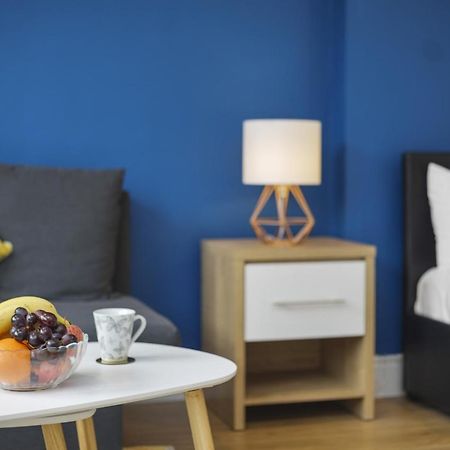 Studio Apartment By Homely Stays Londres Exterior foto