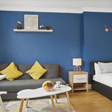 Studio Apartment By Homely Stays Londres Exterior foto