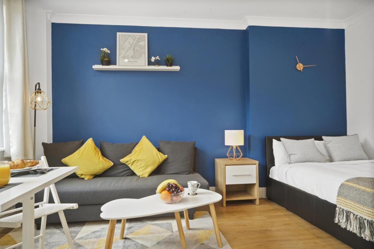 Studio Apartment By Homely Stays Londres Exterior foto
