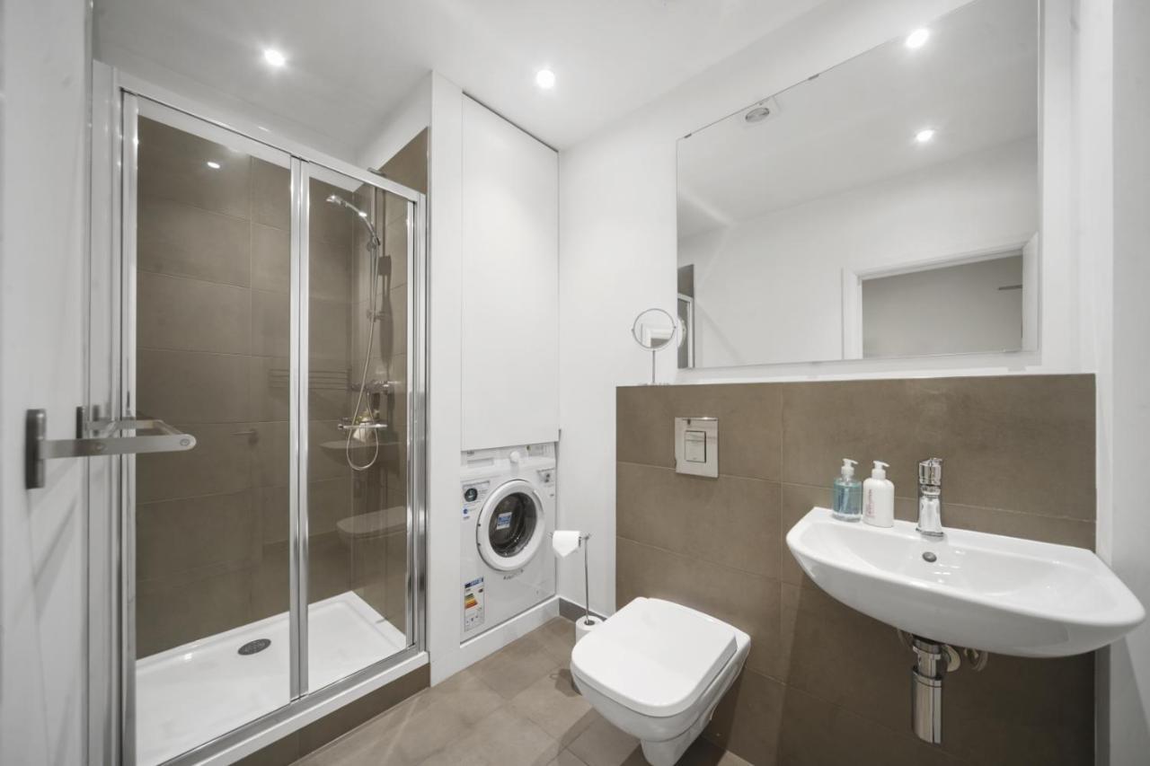 Studio Apartment By Homely Stays Londres Exterior foto
